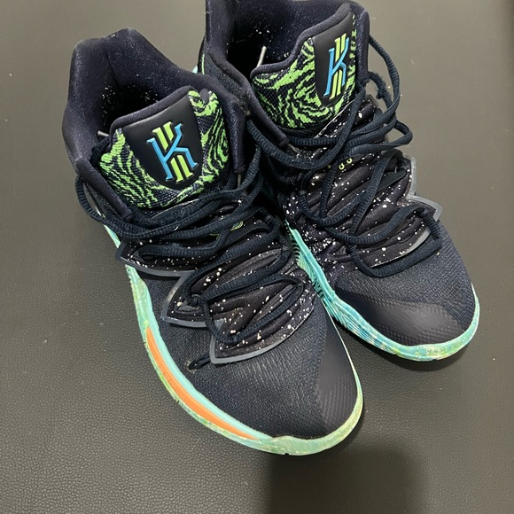 Nike Kyrie 5 UFO Size: 9 $250 - Picture 2 of 9